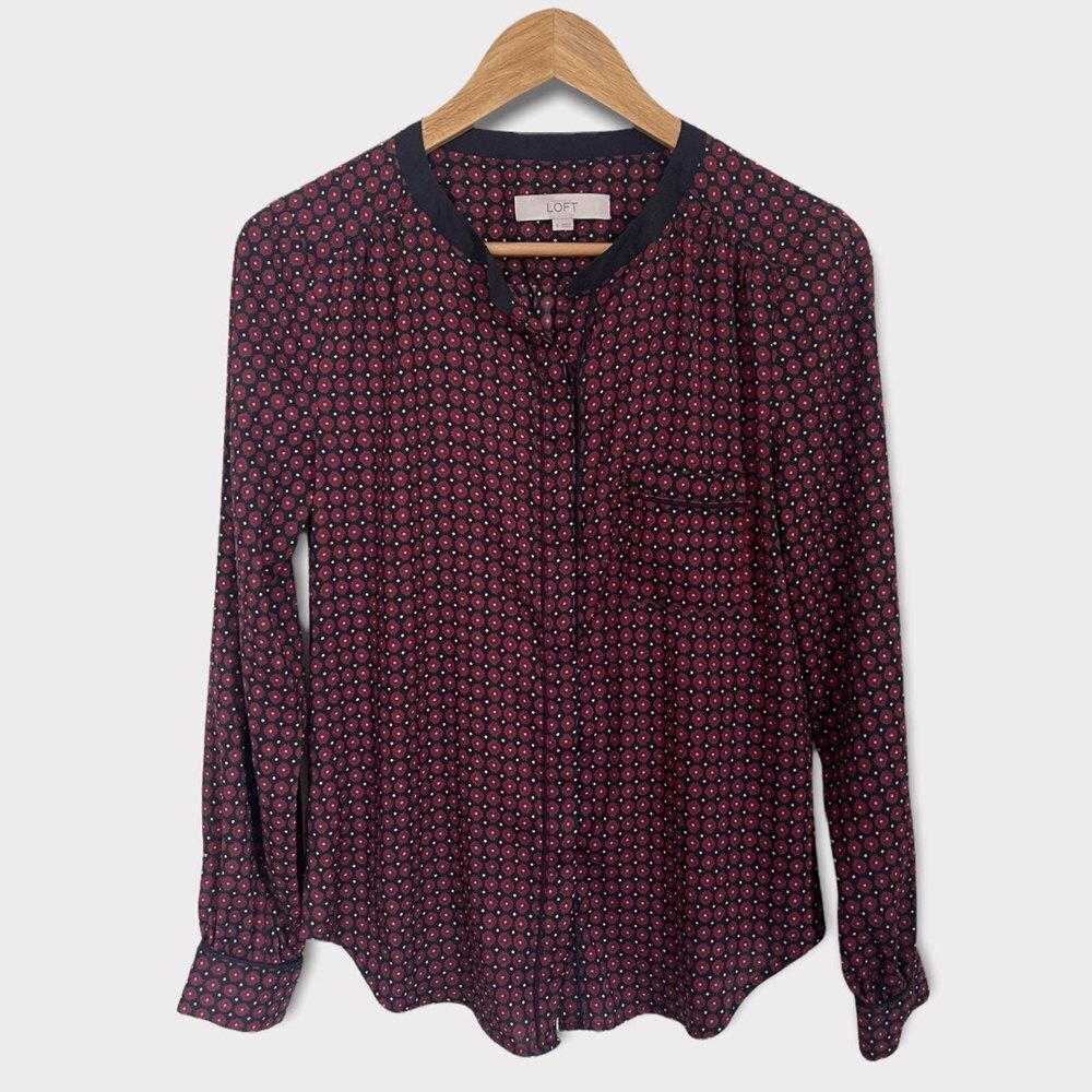 Ann Taylor LOFT Red & Navy Lightweight Floral Button Up Size Small - Picture 3 of 5